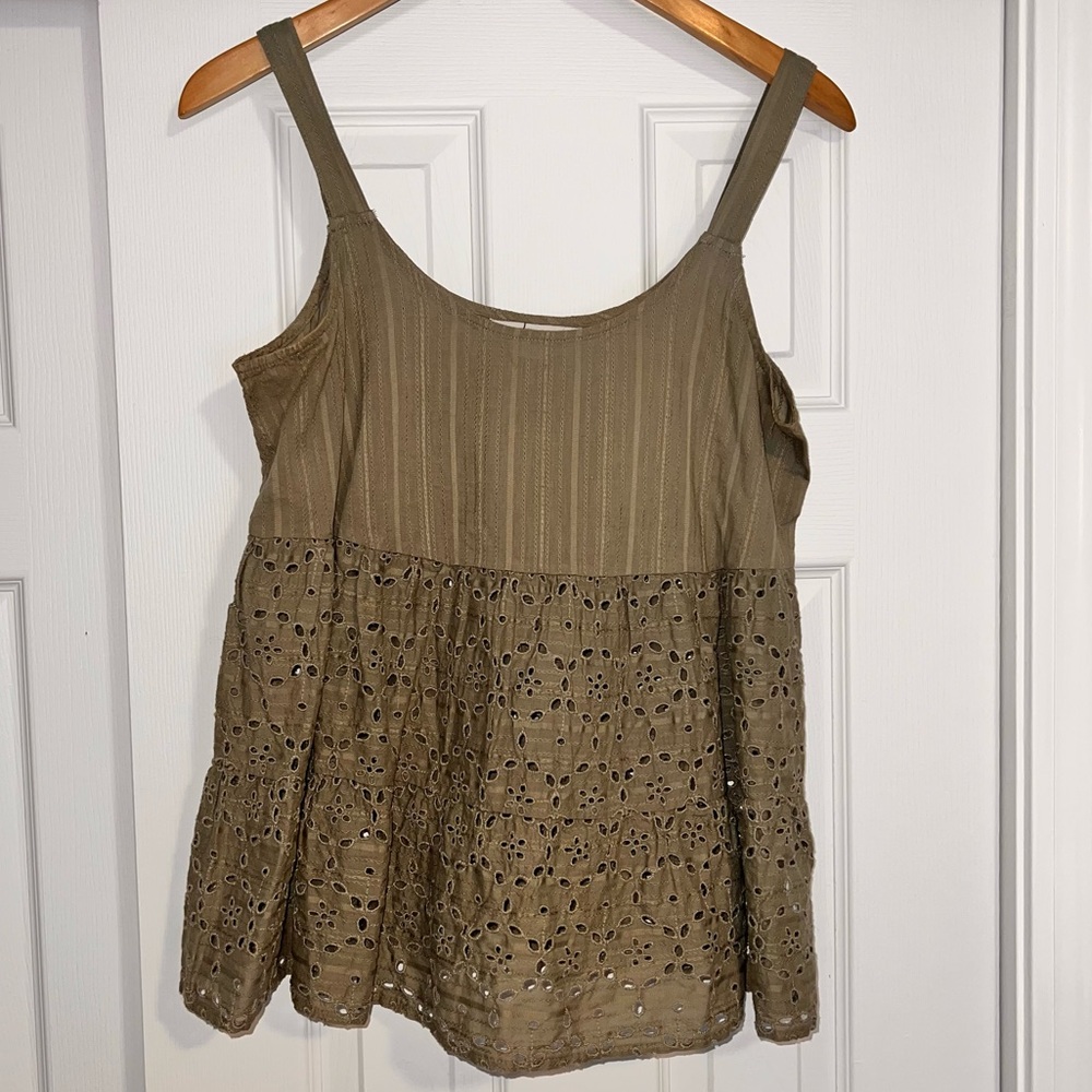 American Eagle eyelet tank Med EUC